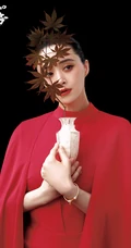 美丽翩然入画，蒋欣一袭国风穿搭游园写真登杂志图片