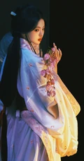 杨超越一袭魅力古装高清写真照，宛如上演一场后宫，宫廷凄然幽怨剧情