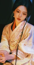 杨超越一袭魅力古装高清写真照，宛如上演一场后宫，宫廷凄然幽怨剧情