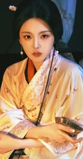 杨超越一袭魅力古装高清写真照，宛如上演一场后宫，宫廷凄然幽怨剧情