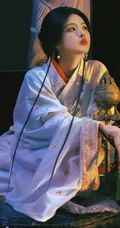 杨超越一袭魅力古装高清写真照，宛如上演一场后宫，宫廷凄然幽怨剧情