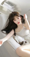 高颜值，气质，白皙，身材超哇塞的娇柔型女生MM室内沙发写真图集