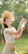 听风，懂你，我在公园等你，夏日气质短裤女生户外游玩随心超美写真图片