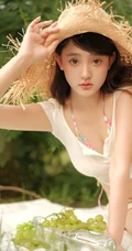 听风，懂你，我在公园等你，夏日气质短裤女生户外游玩随心超美写真图片