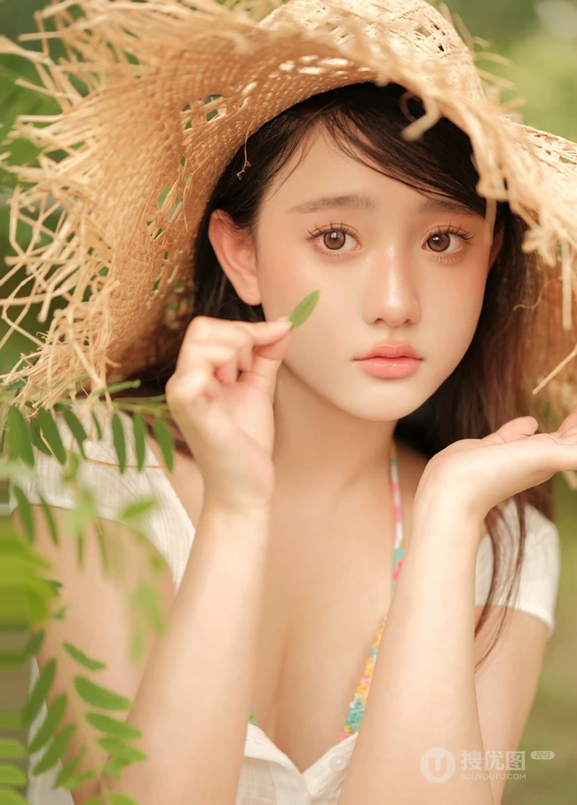 听风，懂你，我在公园等你，夏日气质短裤女生户外游玩随心超美写真图片