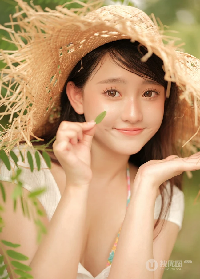 听风，懂你，我在公园等你，夏日气质短裤女生户外游玩随心超美写真图片