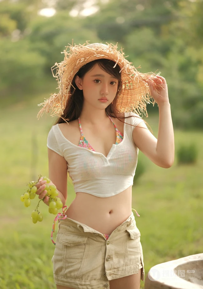听风，懂你，我在公园等你，夏日气质短裤女生户外游玩随心超美写真图片