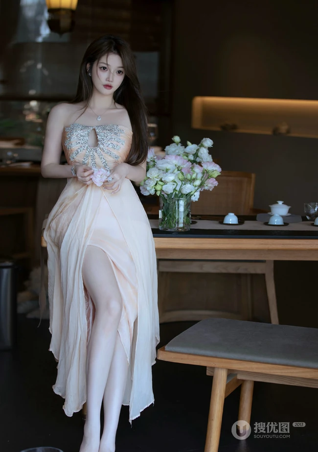 优雅，气质，黑色长发 礼裙长裙礼服装白皙气质女生气质写真图片