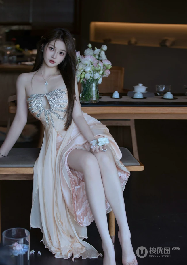 优雅，气质，黑色长发 礼裙长裙礼服装白皙气质女生气质写真图片