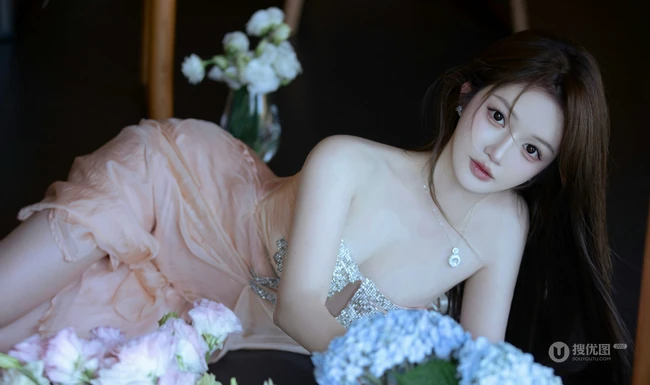 优雅，气质，黑色长发 礼裙长裙礼服装白皙气质女生气质写真图片
