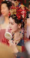 陈瑶一袭古装红妆，凤冠，灼灼艳桃李超美写真图片