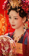 陈瑶一袭古装红妆，凤冠，灼灼艳桃李超美写真图片
