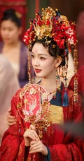 陈瑶一袭古装红妆，凤冠，灼灼艳桃李超美写真图片