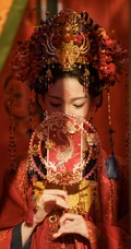 陈瑶一袭古装红妆，凤冠，灼灼艳桃李超美写真图片