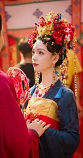 陈瑶一袭古装红妆，凤冠，灼灼艳桃李超美写真图片