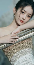 赵丽颖一袭礼裙礼服长裤清丽脱俗欧式风格写真图片