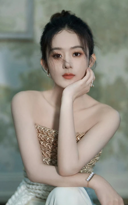 赵丽颖一袭礼裙礼服长裤清丽脱俗欧式风格写真图片