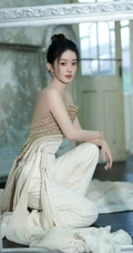 赵丽颖一袭礼裙礼服长裤清丽脱俗欧式风格写真图片