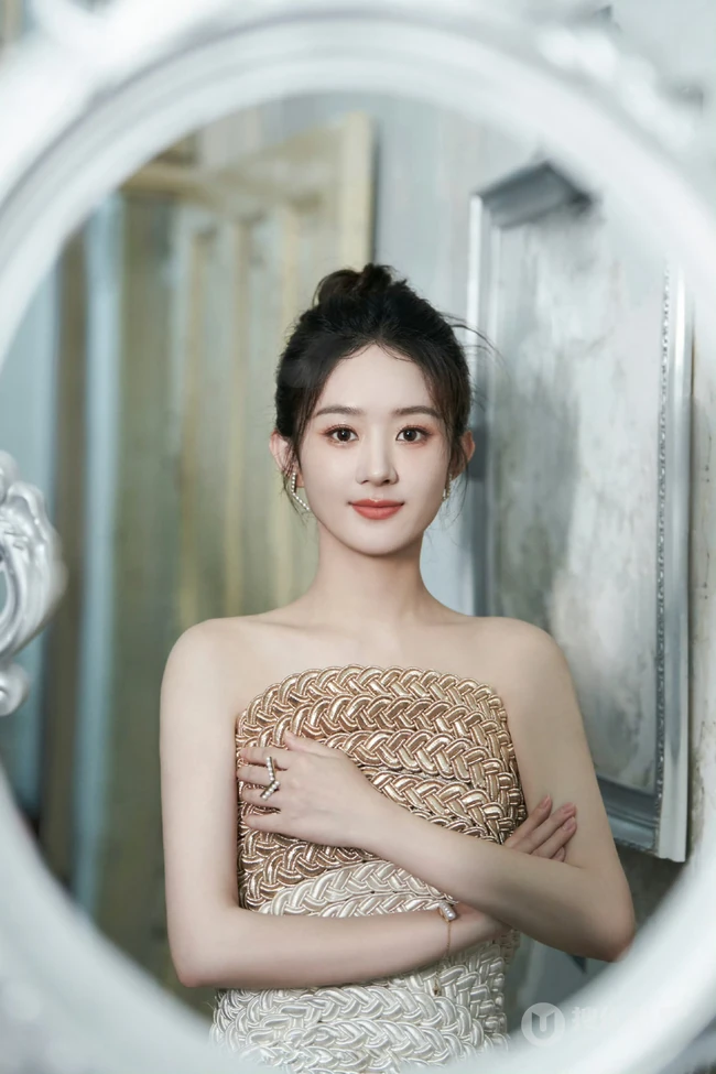 赵丽颖一袭礼裙礼服长裤清丽脱俗欧式风格写真图片