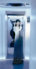 唐嫣一袭紧身黑白两色连衣裙超美写真图片