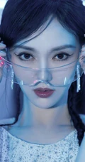 唐嫣一袭紧身黑白两色连衣裙超美写真图片