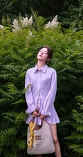 赵今麦条纹衬衫加百褶短裙化身灵动少女户外林间写真美照