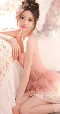 清纯靓丽，丸子头，公主裙，一袭粉色肩带家居服公主裙少女居家超高清写真图片