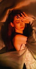 戚薇乘风2024图鉴写真