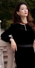 陈昊宇静谧庄园封面写真，多套服饰展现时尚风姿