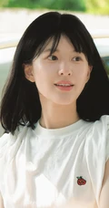 青涩学生时期的赵露思纯美照片，学生头造型的可爱清新少女赵露思旧照图片