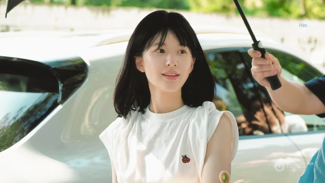 青涩学生时期的赵露思纯美照片，学生头造型的可爱清新少女赵露思旧照图片