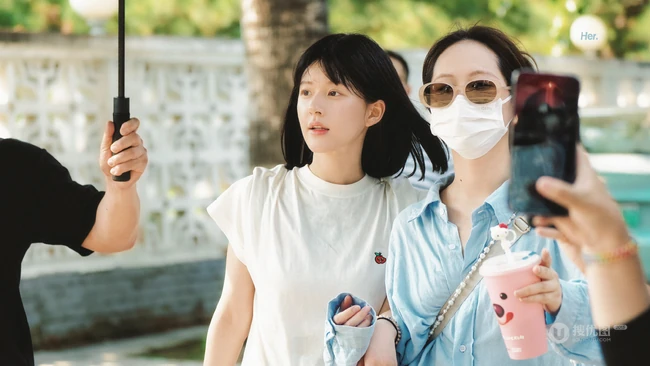 青涩学生时期的赵露思纯美照片，学生头造型的可爱清新少女赵露思旧照图片