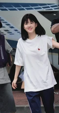 青涩学生时期的赵露思纯美照片，学生头造型的可爱清新少女赵露思旧照图片
