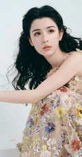 哈妮克孜甜美可人肩带绣花裙装穿搭高清写真图片