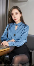 优雅气质女生秘书艾静香蓝衫黑裙袜装高跟穿着气质写真图集