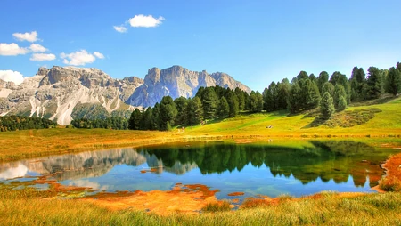 意大利瓦尔加德纳唯美湖泊，草地 山水风景壁纸图片