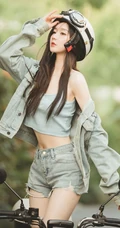 马路上的气质美丽电动车牛仔衣短裤少女超清新美拍艺术写真图片