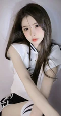 浅粉白皙棒球服短裤白袜少女甜美可人室内艺术写真照