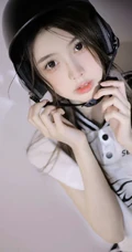 浅粉白皙棒球服短裤白袜少女甜美可人室内艺术写真照