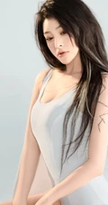 我有故事，你有酒吗？气质轻熟风十足女生紧身白色连体运动衣高清动人写真