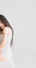 我有故事，你有酒吗？气质轻熟风十足女生紧身白色连体运动衣高清动人写真