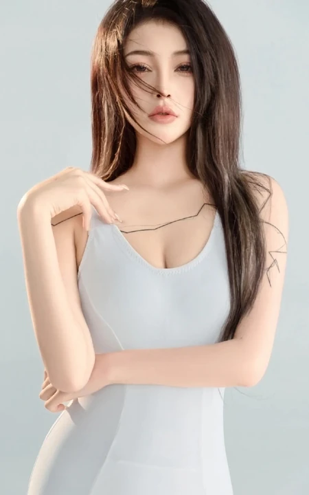 我有故事，你有酒吗？气质轻熟风十足女生紧身白色连体运动衣高清动人写真