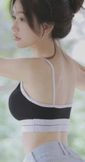 可盐可甜的辣妹子，清纯元气甜美酒窝少女紧身肩带家居服牛仔短裤居家美照