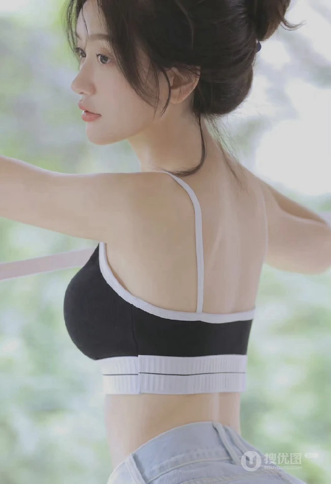可盐可甜的辣妹子，清纯元气甜美酒窝少女紧身肩带家居服牛仔短裤居家美照