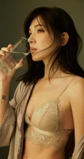 许玮宁超气质写真，大胆尝试各式家居服，诠释闺房女人独特魅力