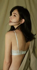 许玮宁超气质写真，大胆尝试各式家居服，诠释闺房女人独特魅力