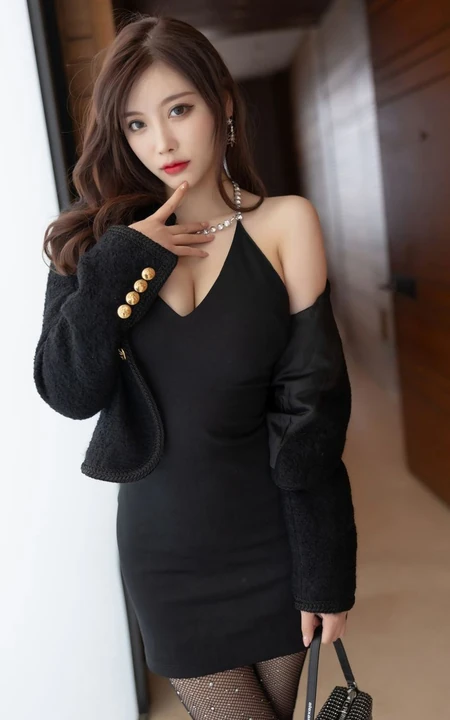 气质时尚网红女生轻熟杨晨晨Yome酷黑V领连衣裙网袜高跟穿搭美拍写真套图