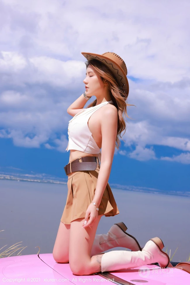 女生与狂野跑车 气质时尚女生夏西CiCi西部女郎风格主题写真套图