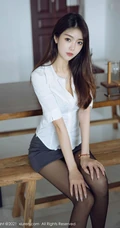 气质时尚职场轻熟可樂Vicky白衫黑裙深袜袜高跟制服装优雅写真图片