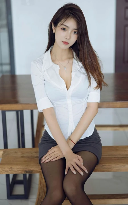 气质时尚职场轻熟可樂Vicky白衫黑裙深袜袜高跟制服装优雅写真图片